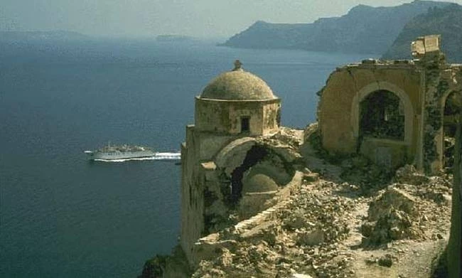 Σαν σήμερα το 1956 ισχυρός σεισμός μεγέθους 7,3 Ρίχτερ χτυπά τη Σαντορίνη (βίντεο)